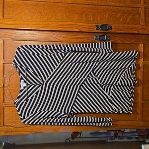 Erin London Size Small Diagonal Lined Top
